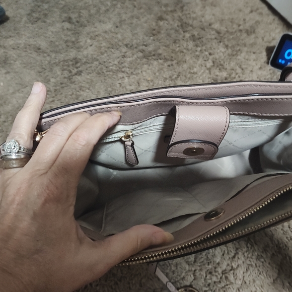 Michael Kors bag "Like New" - Picture 2 of 9